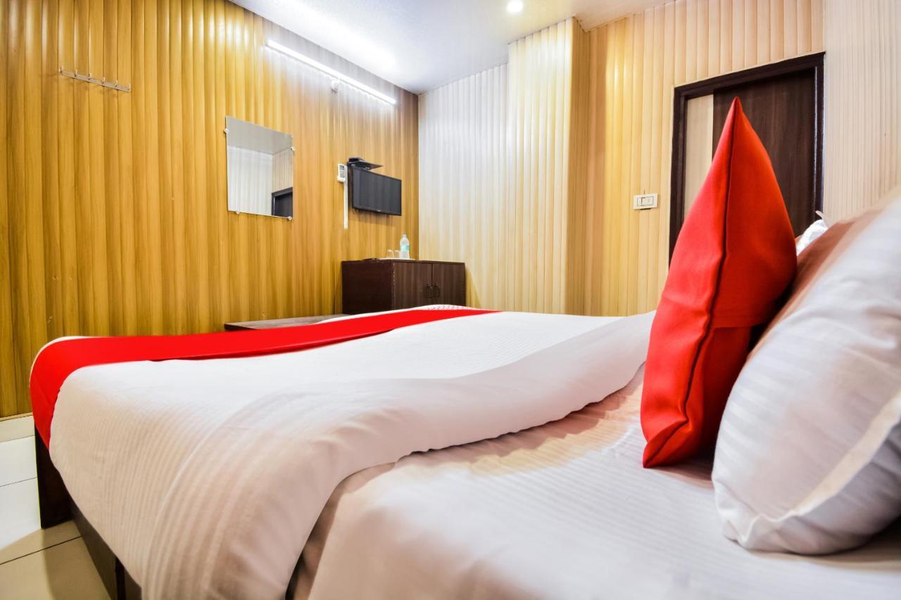 Oyo 46152 Hotel Neelam Karnāl Eksteriør billede