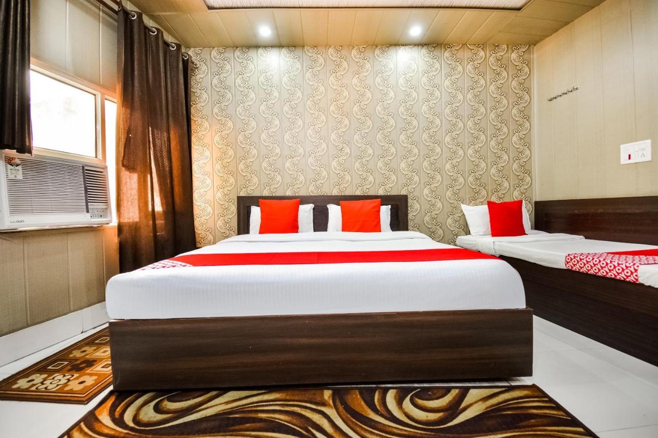 Oyo 46152 Hotel Neelam Karnāl Eksteriør billede