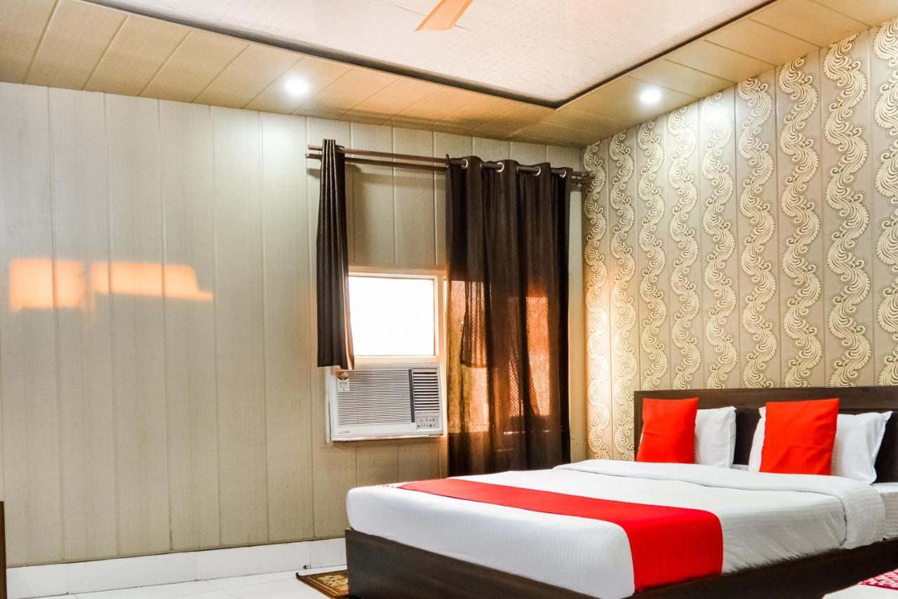 Oyo 46152 Hotel Neelam Karnāl Eksteriør billede